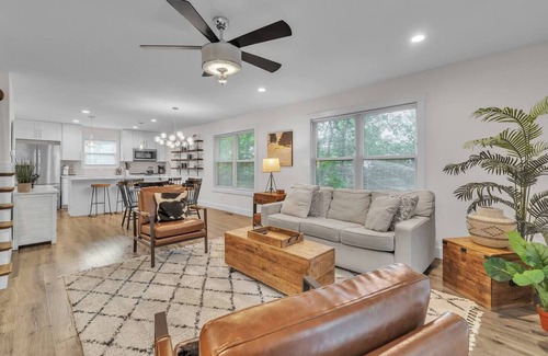 Water Hill House | Hot Tub | Sauna | Walk Downtown | Theater | Arcade | Park Side City View