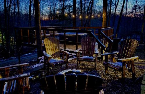 Wellington House | HOT TUB -Secluded Cabin Cave Run Lake and near Red River Gorge