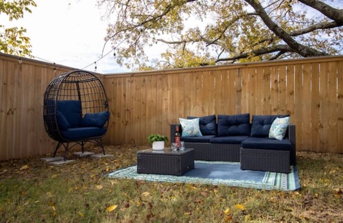 Denison House | Hot Tub Serenity: A Stellar Stay - 4 b/3b Amazing