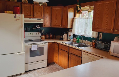 Lake Ariel House | Hot Tub Ski Gulf Luxury in Poconos Amenity Filled 5* Community!