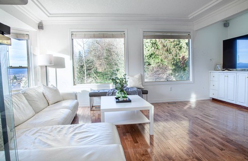 Upper Ten Oaks House | Hot tub. Sleep 40. Central. Private House