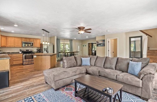 Lansing House | Hot Tub! Sleeps 24! Near Ithaca & Wineries!Dogs Ok!