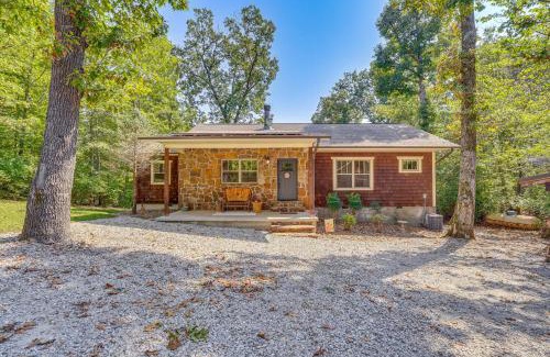 Fayetteville House | Hot Tub Soaks and Outdoor Fun Fayetteville Cabin