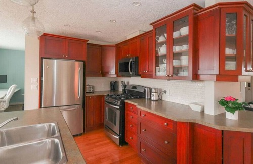 Mill Bay House | Hot Tub, Spacious 5 bedroom home, Fire Pit, office space