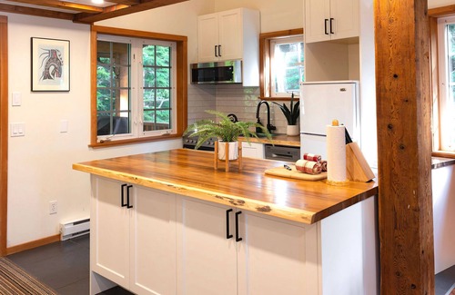 Ucluelet Cabin | Hot Tub · Spacious Cabin w/Views on Terrace Beach! ⎮Captain's Quarters