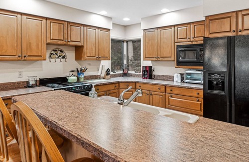 Quechee House | Hot Tub Spacious - Tichenor Road Lodge*