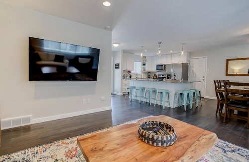Northeast Colorado Springs House | Hot Tub Springs Dream House w/5 KINGS - Sleeps14!