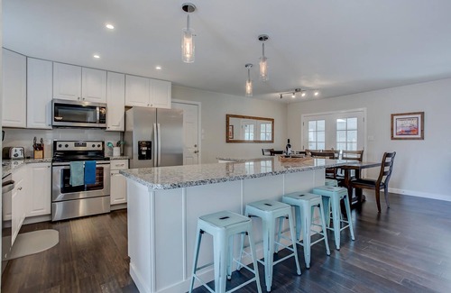 Northeast Colorado Springs House | Hot Tub Springs Dream House w/5 KINGS - Sleeps14!