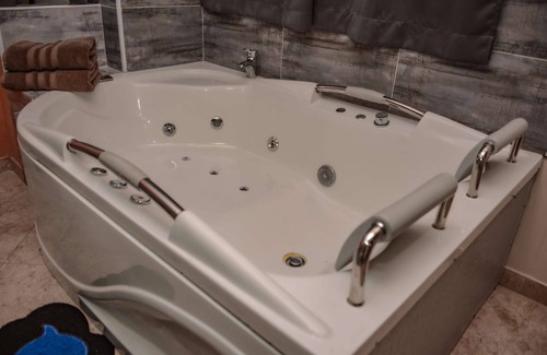 Astorga Apartment | Hot tub studio Ground floor AC