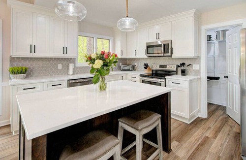 Bowling Green Cottage | Hot Tub+Stunning Lake Views+Fire Pit