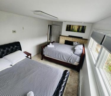 Northeast Anchorage House | Hot Tub Stunning Mountain Views 2 kitchens 4 bedroom 2 bathroom