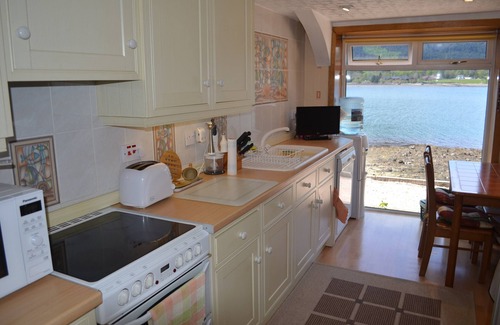 Arrochar House | Hot Tub & Stunning Waterfront Views. Kayaks and SUPS free for guests use !