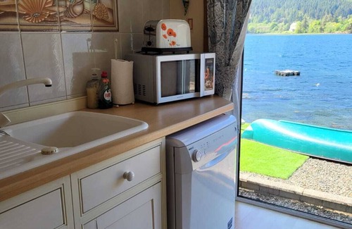 Arrochar House | Hot Tub & Stunning Waterfront Views. Kayaks and SUPS free for guests use !