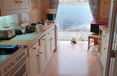 Arrochar House | Hot Tub & Stunning Waterfront Views. Kayaks and SUPS free for guests use !
