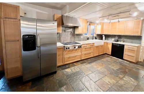 McNeil House | Hot Tub Stylish Luxe Large 11beds Grill/Foosball