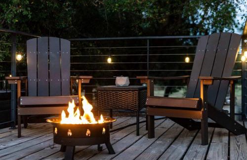 Waco House | Hot Tub! The Blue Ridge Luxury Container Home