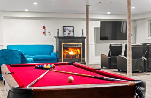 Briar Crest Woods House | Hot Tub & Theater Haven-lake And Ski Retreat