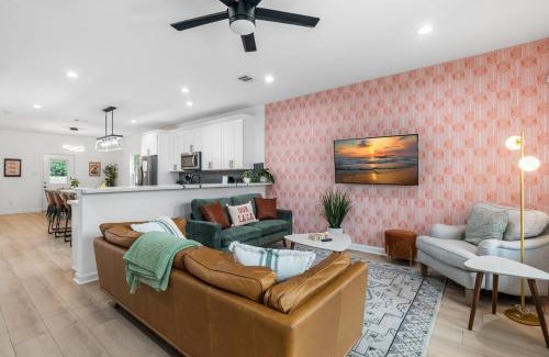 OST - South Union Apartment | Hot Tub, Theater, Near Med Center - NRG