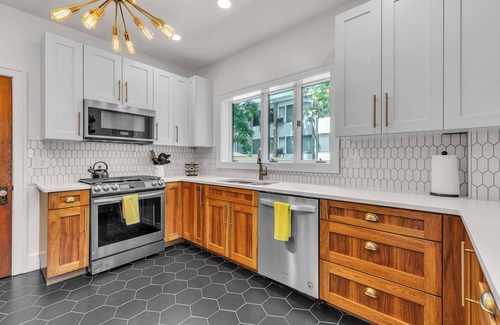 Burns Park House | Hot Tub | Theater | Sauna | Deck | Fire Pit | Walk to Stadium/Downtown/Park