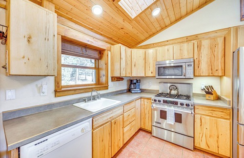Sedalia Cabin | Hot Tub & Views: Secluded Woodland Park Cabin