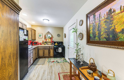 Fort Bragg Cabin | Hot Tub & Views: 'Secret Garden' Fort Bragg Cabin