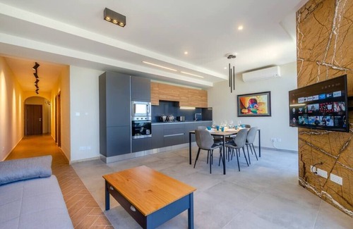 Xaghra Apartment | Hot Tub w/Incredible Views @ Ultra-Modern 3BR Apt