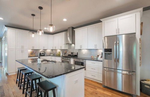 Inglewood House | Hot Tub | Walkable | Fall/Winter Oasis | Near DWTN
