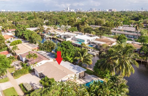 North Central Hollywood House | HOT TUB! Waterfront, Pool, Paddle-Boards