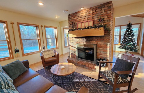 Ojibwa Cabin | Hot Tub, WIFI, 2 Kings-Peak Fall Color Now!