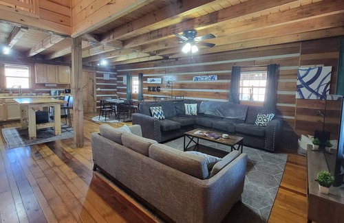 Pine Ridge Cabin | Hot Tub & WiFi - No Pet Fee - Pine Paradise - Getaway to Red River Gorge, Kentucky!