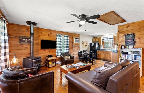 Beattyville Cabin | Hot Tub, WiFi, Pet-Friendly - Heavenly Hideaway - near Red River Gorge, Kentucky!