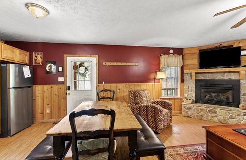 Stanton Cabin | Hot Tub, WiFi, Pet-Friendly - Family Cabin - Sundance - Red River Gorge, Kentucky!