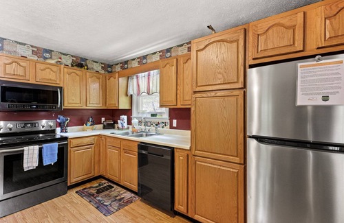 Stanton Cabin | Hot Tub, WiFi, Pet-Friendly - Family Cabin - Sundance - Red River Gorge, Kentucky!