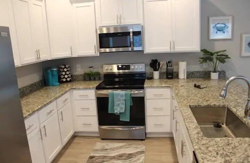 Myrtle Beach House | Hot Tub with Beach House One Block To the Beach