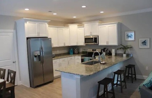 Myrtle Beach House | Hot Tub with Beach House One Block To the Beach
