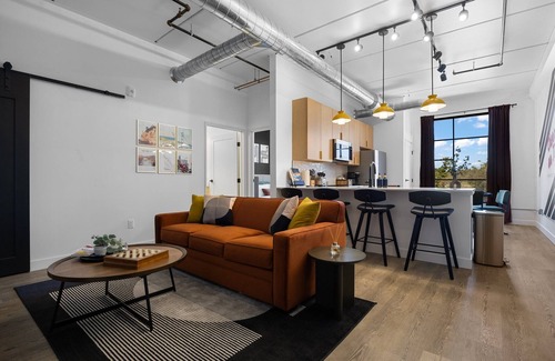 Traverse City Condo | Hot Tubs ~ E-Bikes ~ Dog Friendly ~ Rooftop Terrace ~ Close to Downtown