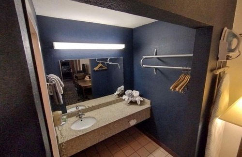 Stillwater Apartment | Hotel 2 Queen Beds Hotel Room 226 Booking