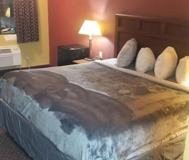 Stillwater Apartment | Hotel 2 Queen Beds Hotel Room 205 Wi-Fi Hot Tub Booking