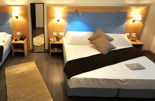Zona XVI Torrenova Hotel | Hotel 325 Tor Vergata