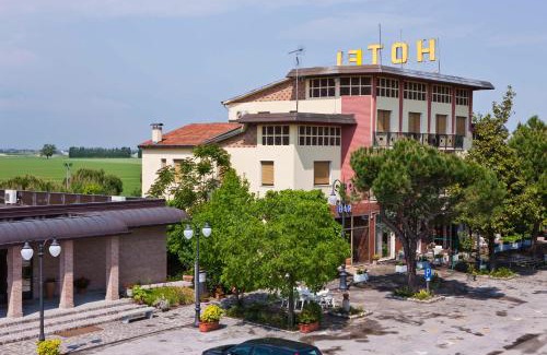 Borgo Montone Hotel | Hotel Adriatico