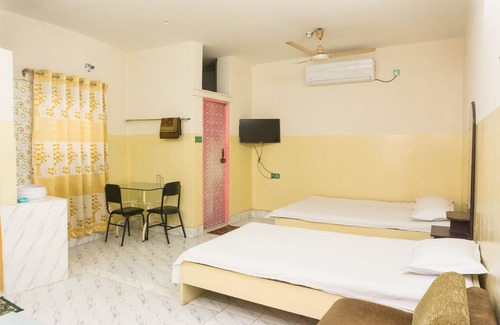 Dhaka Hotel | Hotel Al Sarwar - Deluxe Triple Room