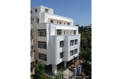 Khanapara Hotel | Hotel Alohi Grand