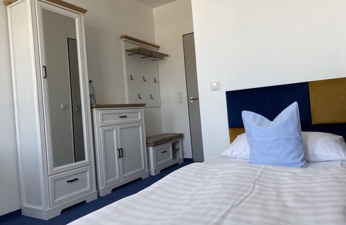 Schmarl Bed & Breakfast | Hotel Am Kai 334