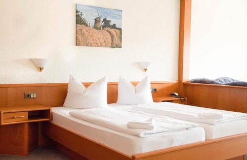 Dunkelforth Hotel | Hotel Am Meilenstein
