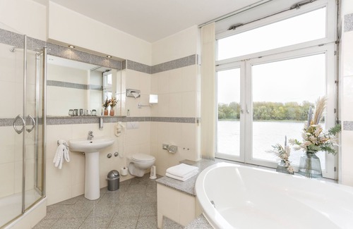 Rhein-Erft-Kreis District Hotel | Hotel am Rhein - Wesseling