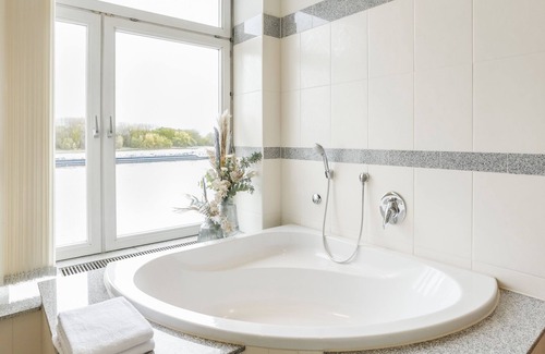 Rhein-Erft-Kreis District Hotel | Hotel am Rhein - Wesseling