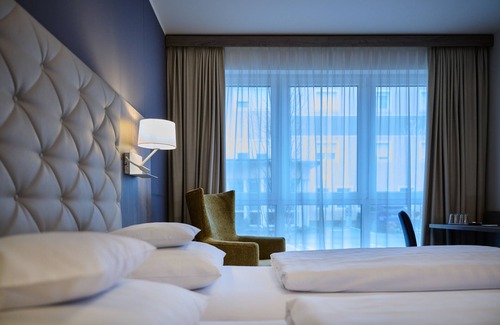 Neutraubling Hotel | Hotel am See