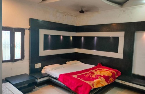 Jhansi House | Hotel Apna Guest House