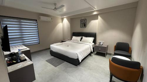 Nizamabad Hotel | Hotel APS