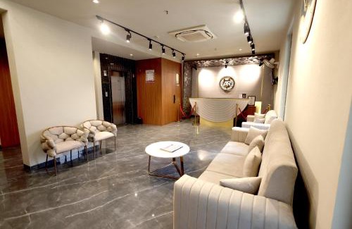 Mira Road East Hotel | Hotel AR Inn